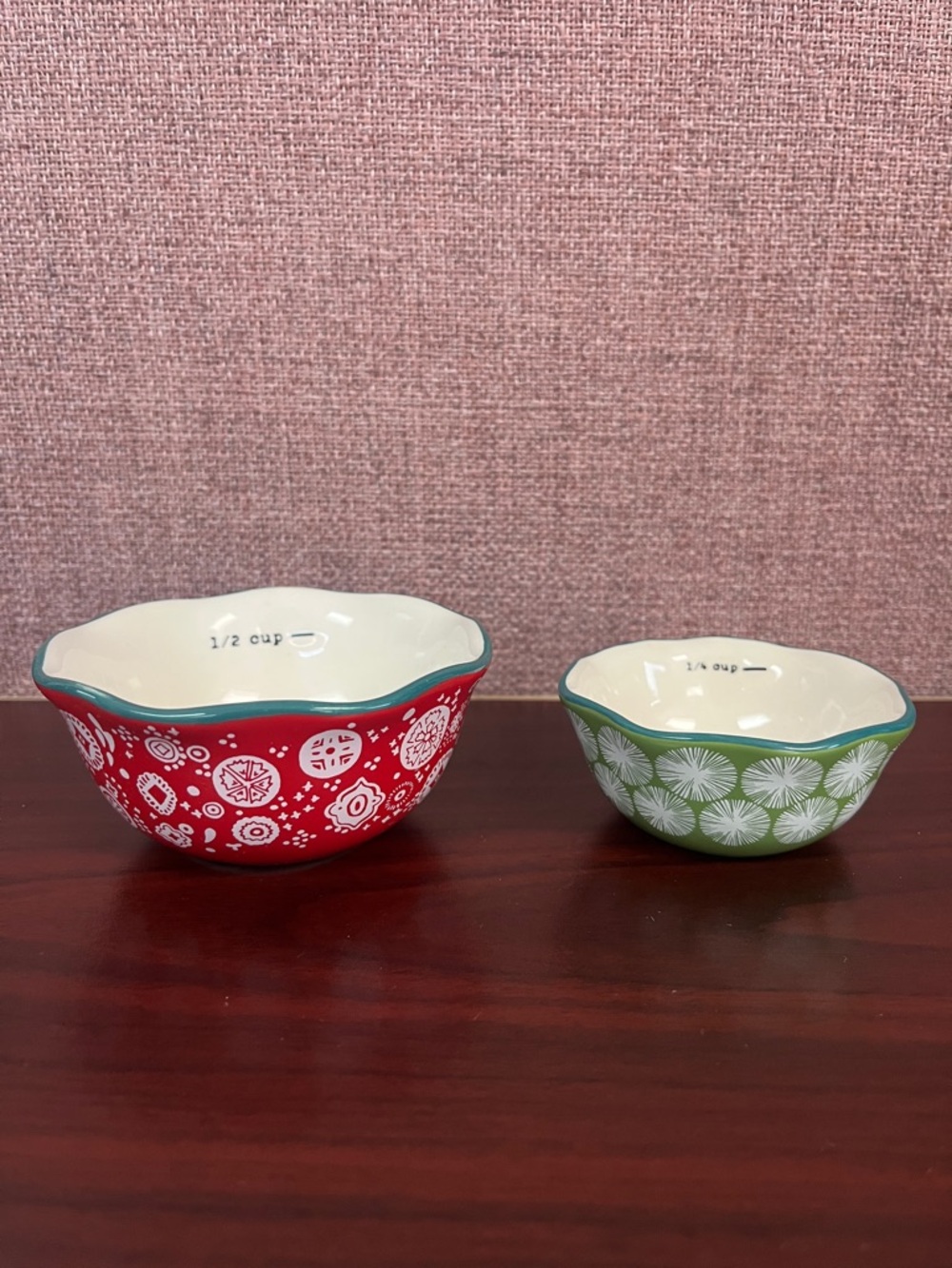 Pioneer Woman Holiday Floral Measuring Bowls only have 2 of the set of 4.